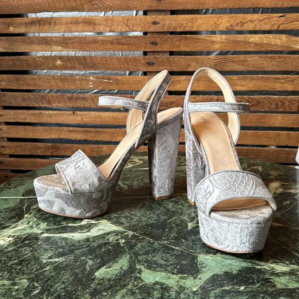 Nine West grey/silver platform tapestry sandals. Comfortable! 8.5 NW7CARNATION - Picture 3 of 10